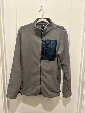 Vineyard Vines Men's Gray Fleece Full-Zip Jacket with Navy Chest Pocket
